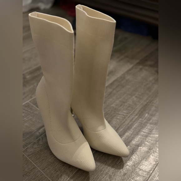 🌟HOST Pick🌟 NWOT Cuccoo, Size 40 9 Ivory White Cream Gold Stiletto Sock Boots - Picture 9 of 16